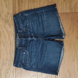 American Eagle Boy Midi Denim Jean Shorts 8 AEO Shattered Breeze Color
